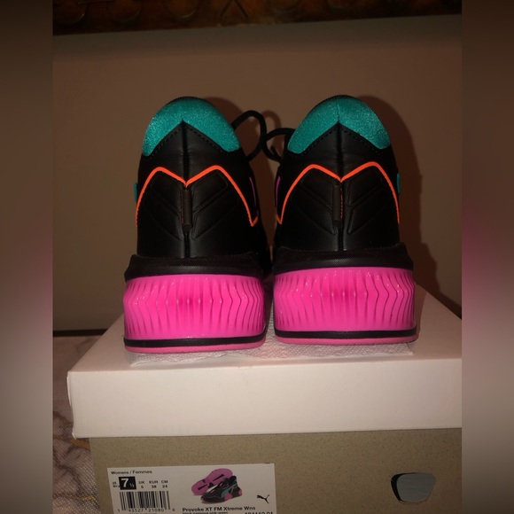 Puma tennis shoe; black very pretty, sleek and comfortable - Picture 2 of 8